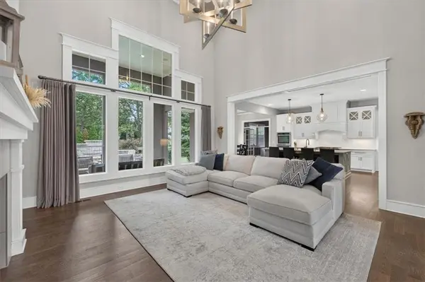 5008 W 141st TER, Leawood, KS 66224