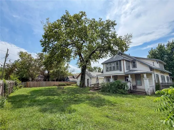 301 S ELM ST, Iola, KS 66749
