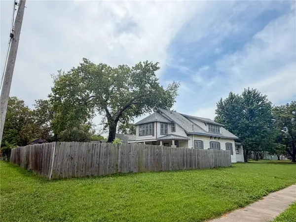 301 S ELM ST, Iola, KS 66749