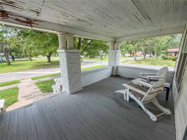 301 S ELM ST, Iola, KS 66749