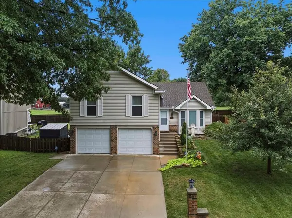 3536 Remington LN, Leavenworth, KS 66048