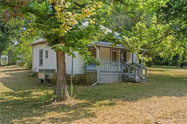 402 W Elm ST, Dearing, KS 67340