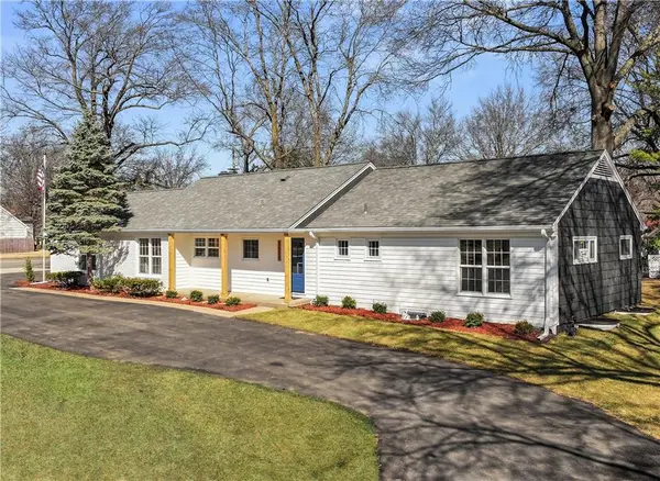 3520 W 93rd ST, Leawood, KS 66206