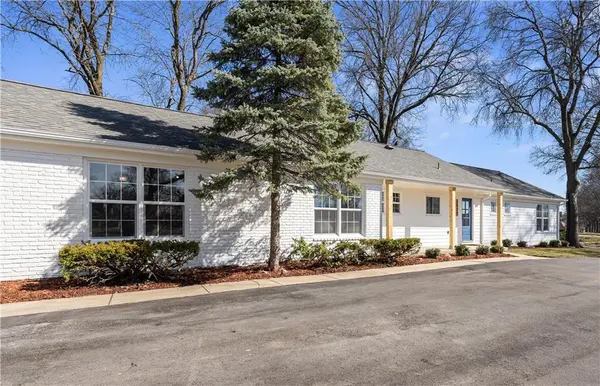 3520 W 93rd ST, Leawood, KS 66206