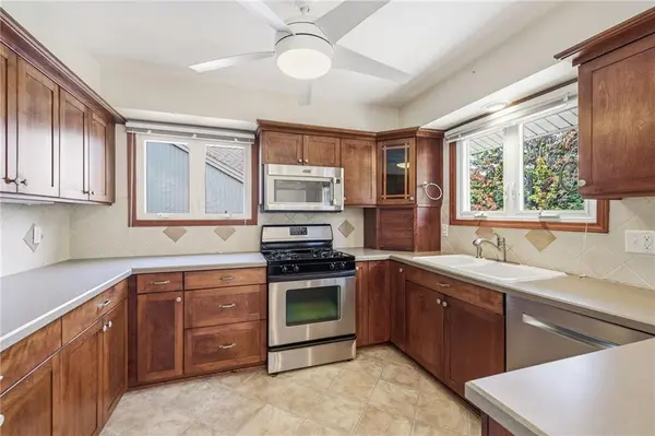 6001 W 68TH ST, Overland Park, KS 66204