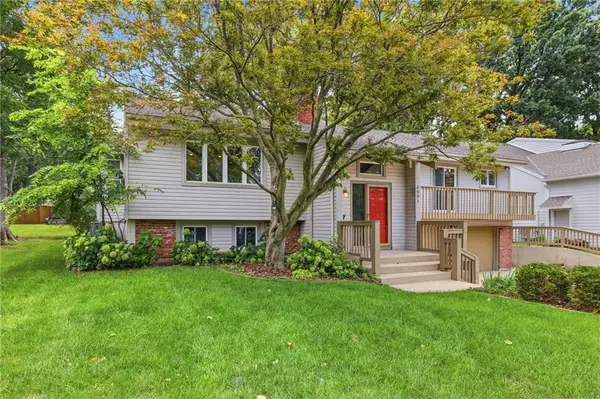 6001 W 68TH ST, Overland Park, KS 66204