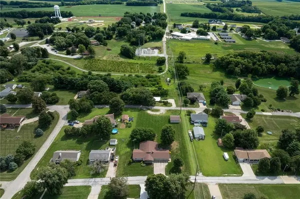 1602 Ridge DR, Mound City, MO 64470