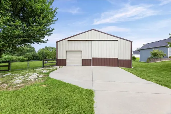306 E 8th ST, Wellsville, KS 66092