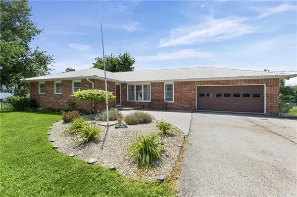 306 E 8th ST, Wellsville, KS 66092