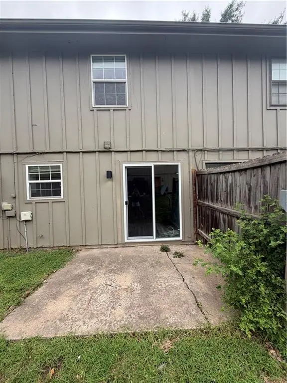 113 Greystone DR #NE, Lee's Summit, MO 64086