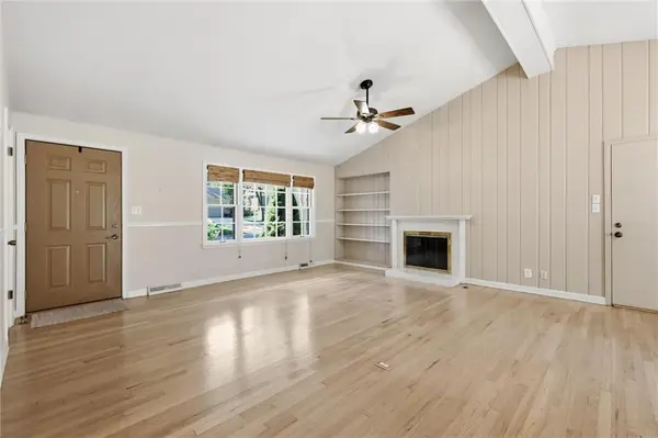 8705 Belleview AVE, Kansas City, MO 64114