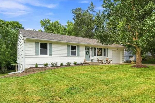 1001 Stafford DR, Pleasant Hill, MO 64080