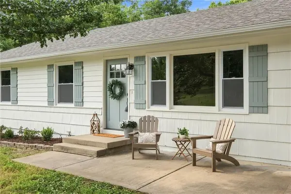 1001 Stafford DR, Pleasant Hill, MO 64080