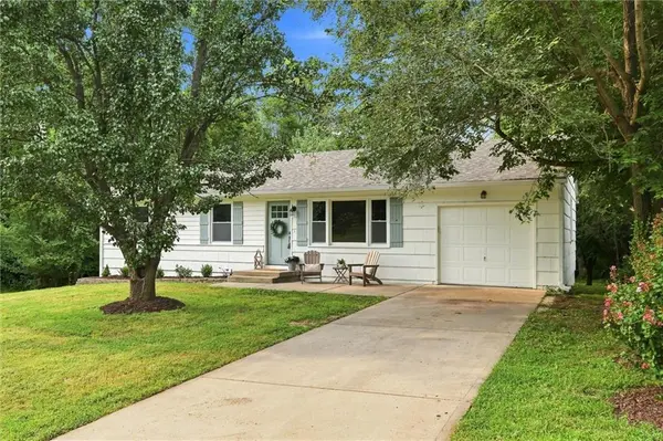 1001 Stafford DR, Pleasant Hill, MO 64080