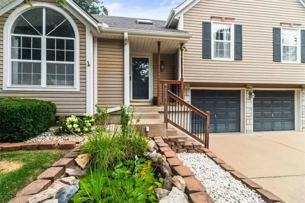 427 SE Franklin CT, Blue Springs, MO 64014