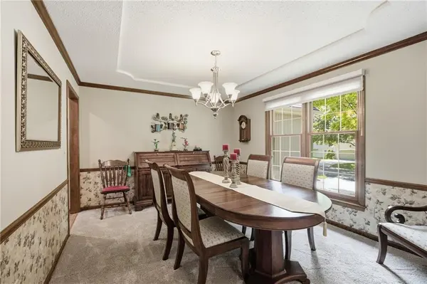 13704 W 75th TER, Lenexa, KS 66216