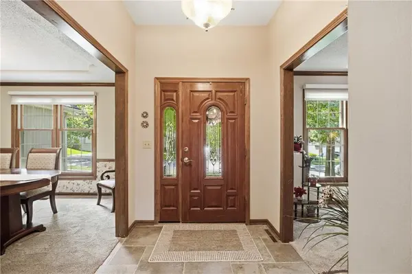 13704 W 75th TER, Lenexa, KS 66216