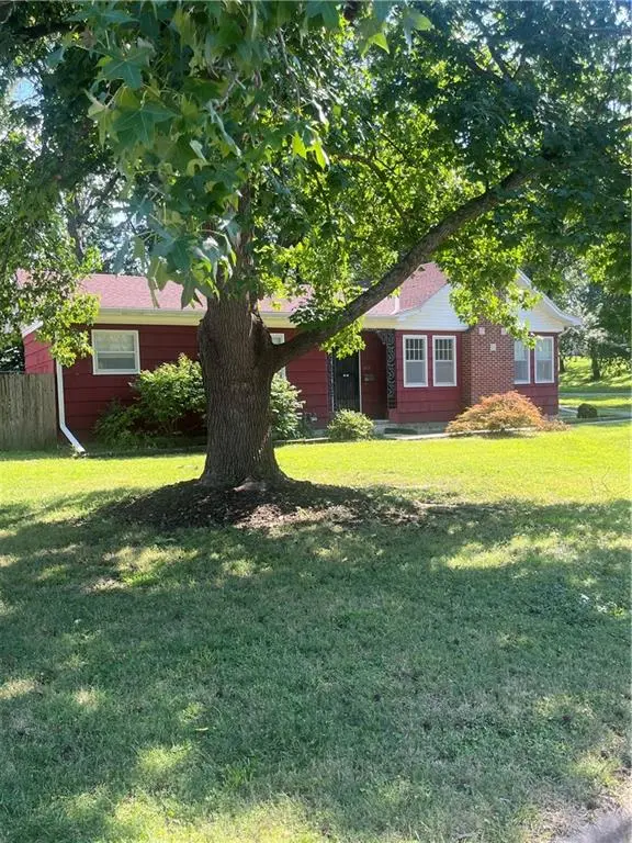 103 E 12th ST, Higginsville, MO 64037