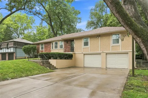 2516 N 83rd LN, Kansas City, KS 66109