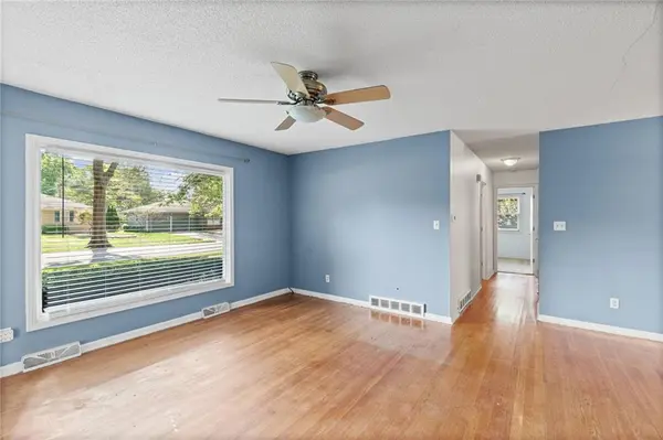 10330 Dearborn DR, Overland Park, KS 66207