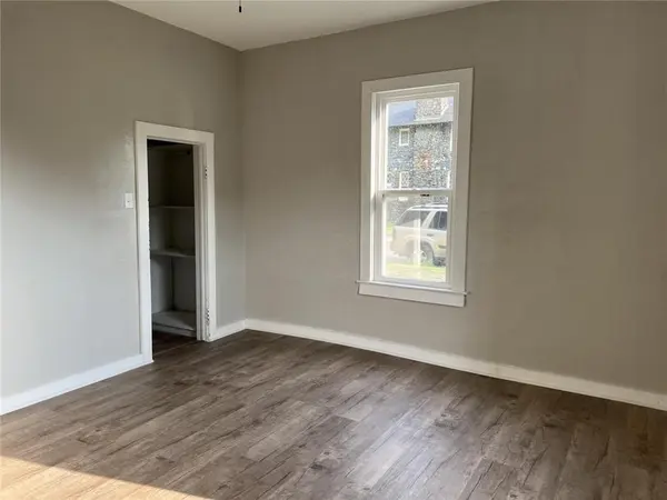 29 S Ball ST, Webb City, MO 64870
