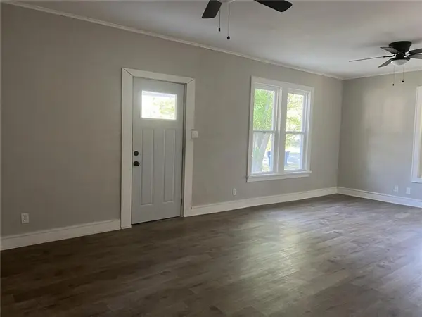 29 S Ball ST, Webb City, MO 64870