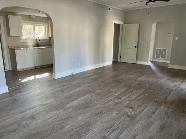 29 S Ball ST, Webb City, MO 64870