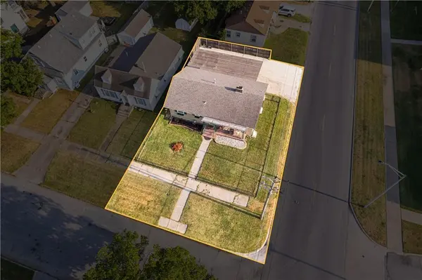 1323 W 3rd ST, Coffeyville, KS 67337