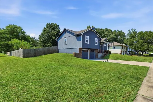 212 Dawn AVE, Belton, MO 64012
