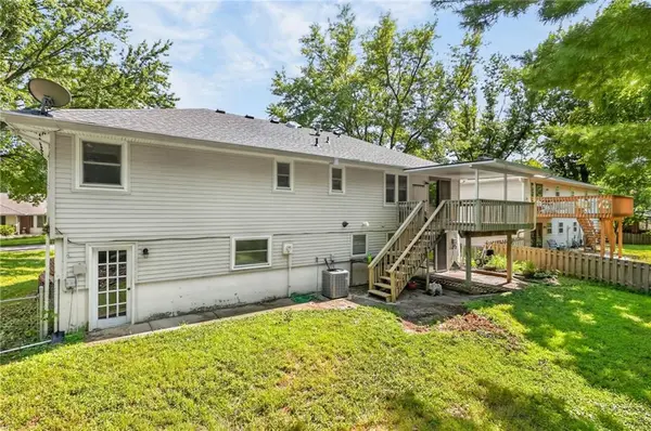 5524 NW Raintree DR, Kansas City, MO 64152
