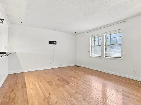 3704 N Woodland AVE, Kansas City, MO 64116