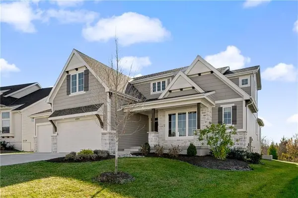 22041 W 99th TER, Lenexa, KS 66220
