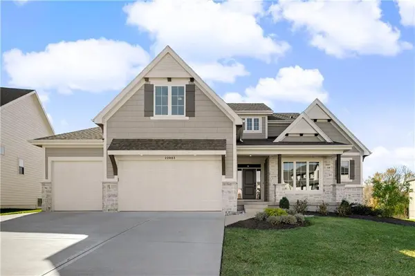 22041 W 99th TER, Lenexa, KS 66220