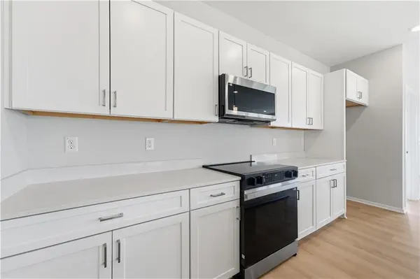 1217 SE Windbreak ST, Lee's Summit, MO 64081