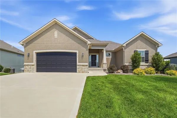 914 Churchill CIR, Raymore, MO 64083