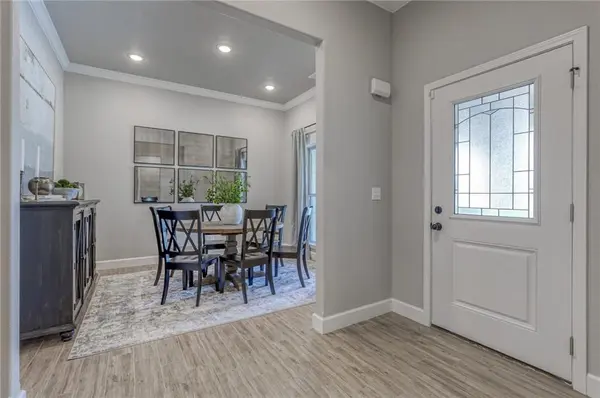 9283 Pickering ST, Lenexa, KS 66227