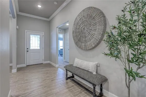 9283 Pickering ST, Lenexa, KS 66227