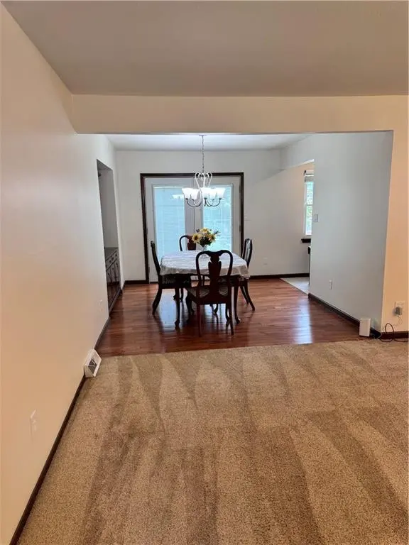 2901 NW Castle DR, Blue Springs, MO 64015