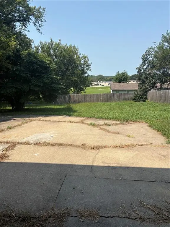 4546 Kelsey RD, Kansas City, MO 64116