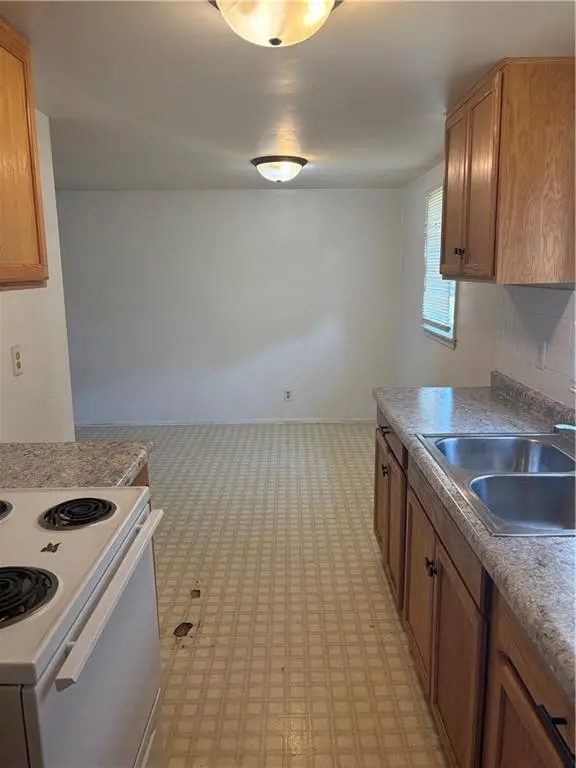 4546 Kelsey RD, Kansas City, MO 64116