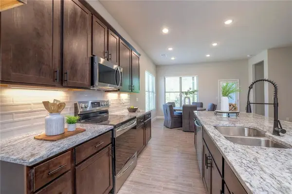 25375 W 92nd TER, Lenexa, KS 66227