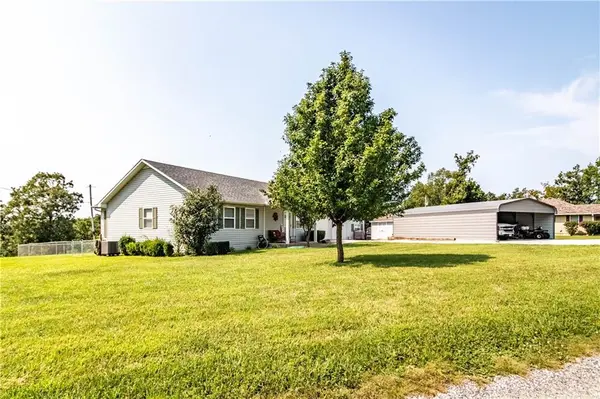 12338 Crestview DR, Warsaw, MO 65355