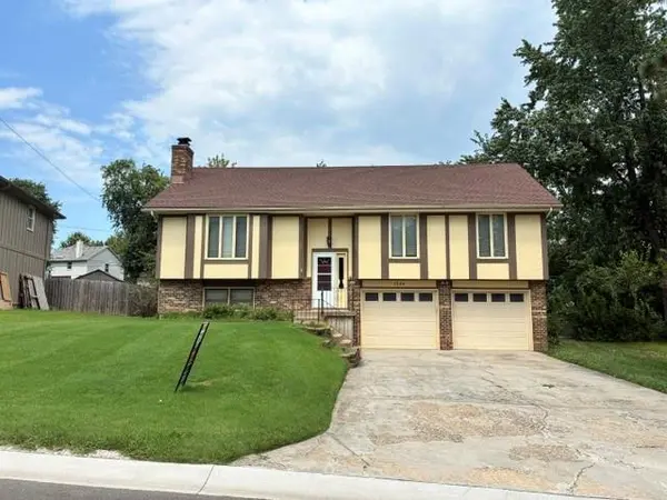 1524 W Cedar ST, Olathe, KS 66061