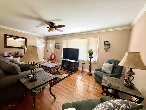 10604 E 75 ST, Raytown, MO 64138