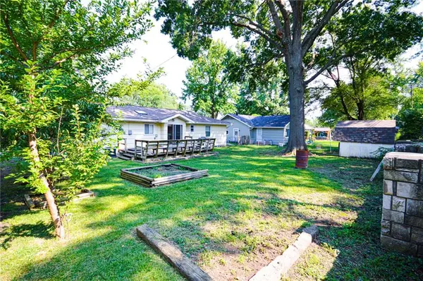 5238 N Wayne AVE, Kansas City, MO 64118