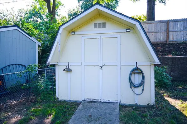 5238 N Wayne AVE, Kansas City, MO 64118