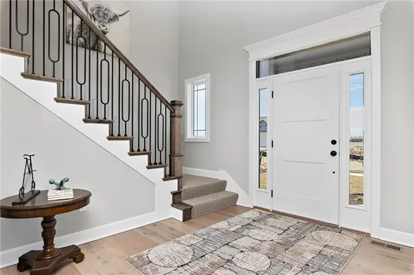 17415 W 164th TER, Olathe, KS 66062