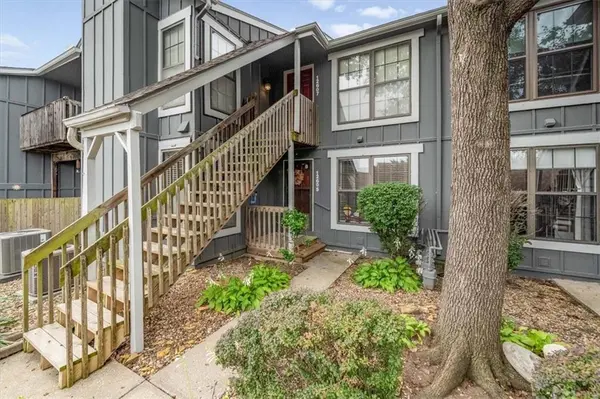 12605 W 110th TER, Overland Park, KS 66210