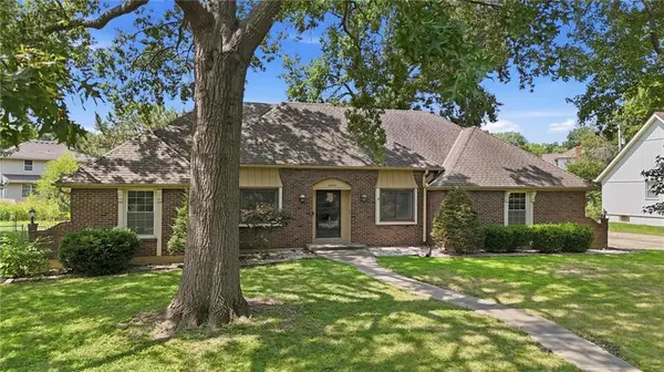 4332 S Dover AVE, Independence, MO 64055
