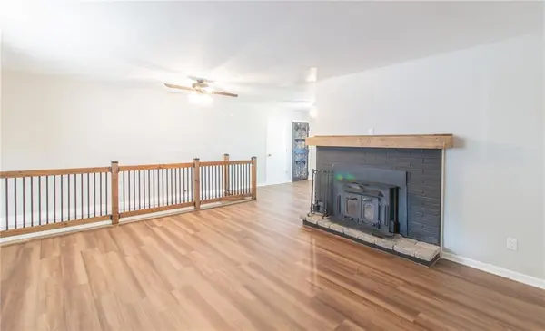 1608 Lee LN, Pleasant Hill, MO 64080